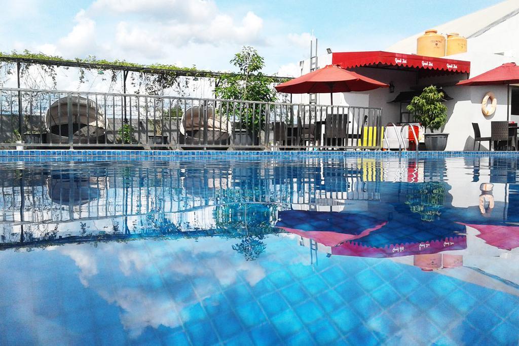 Hotel Grand Zuri Muaraenim Exterior foto